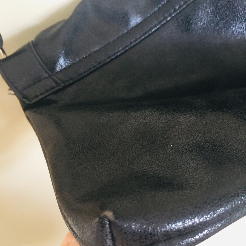 AEO | Chain Link CrossBody | Vegan Leather - Picture 6 of 8